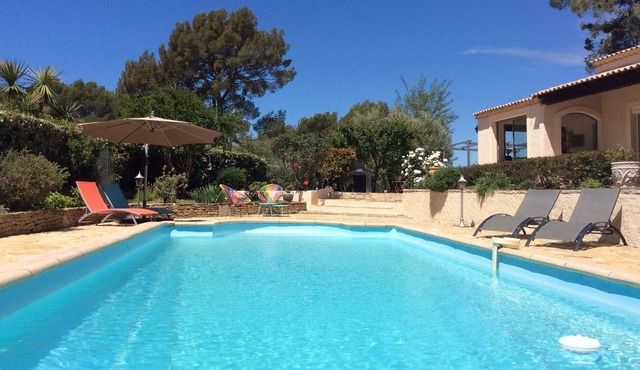 Villa Le Beausset quiet close to beaches.