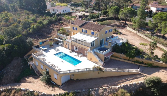 Villa Le Clos des Chênes 300m2 with swimming pool sleeps 19