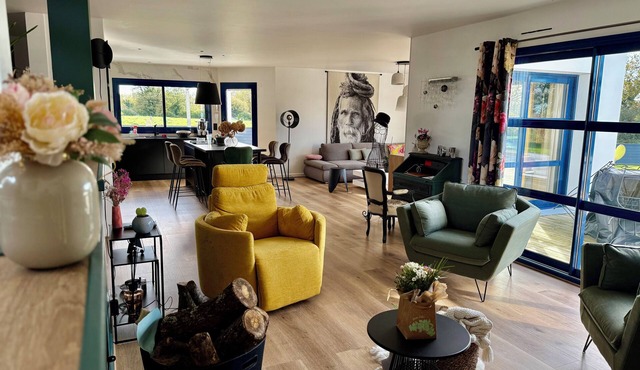 Villa "Le Clos Quistel" with swimming pool and jeu de boules, 4 km from the beach