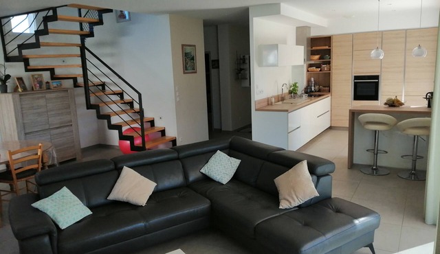 Villa le goupil 2km from the beach of Les Lecques between sea and vineyards with swimming pool