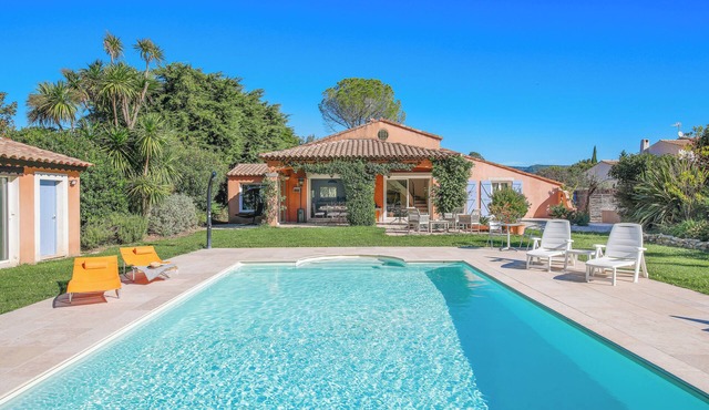 Villa Le Jardin welcomes you to its verdant setting