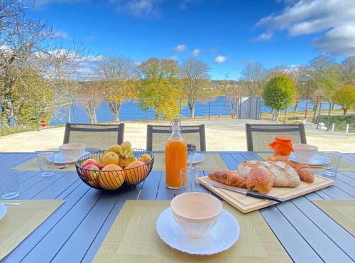 Villa le Menhir 4 Ch au Bord du Lac et Terrasse