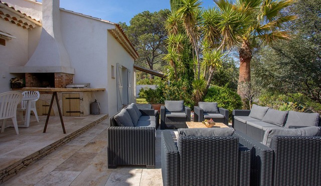 Villa 'Le Motu' with Private Pool, Wi-Fi and Air Conditioning