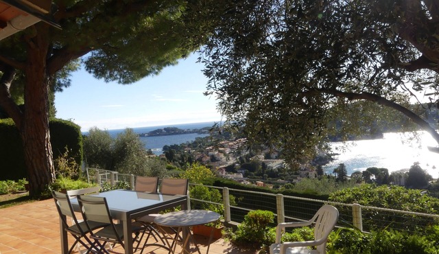 Villa Le Pin , vue à 180° sur la Baie de Villefranche
