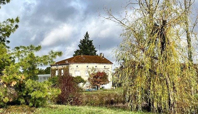 Villa Le Parc de Gouts – Your Spacious Estate with Heated Pool and Private Pond in Aiguillon