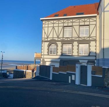 Villa" le Relais " sur la digue de Wimereux