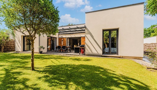 Villa 'Le Rêve' in Mimizan Plage with Terrace, Garden and Air Conditioning