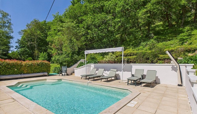 Villa “Le Roc” for 10, garden and swimming pool