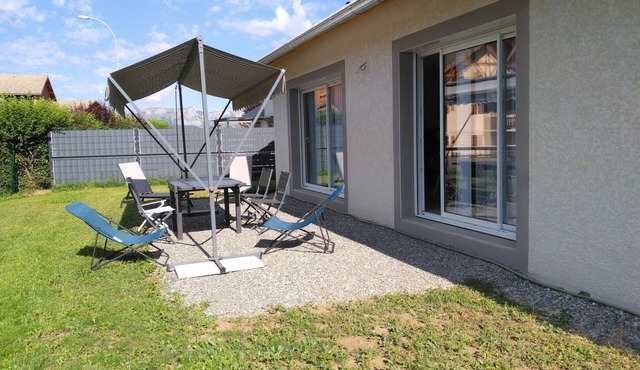 Villa "Le Veyre" with Mountain View, Private Terrace and Wi-Fi