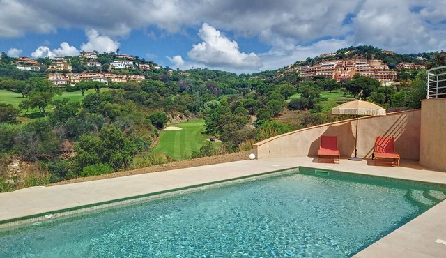 VILLA LEI MAGNOTIS AVEC VUE SUR GOLF