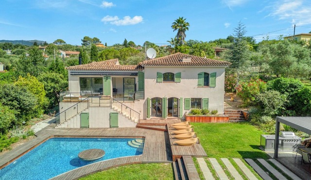 Villa Leilani - 5 minutes walk to village