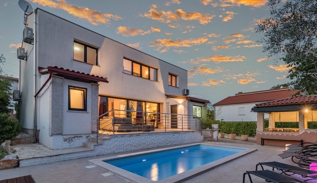 Villa Lelaina near Pula with private Pool and 3 km from the beach - pet friendly