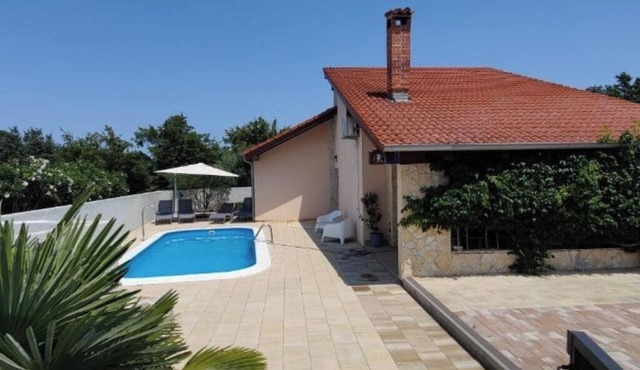 Villa Leonore with heated pool