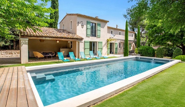 Villa Les Alpilles by Villa Plus