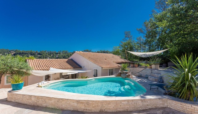 Villa 'Les Cigales' with Private Pool, Wi-Fi and Air Conditioning