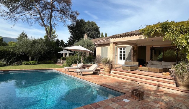 Villa “Les Coteaux” with Private Pool, Wi-Fi, and Air Conditioning