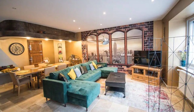 Villa 'Les Dames Du Pont' with Private Terrace and Wi-Fi