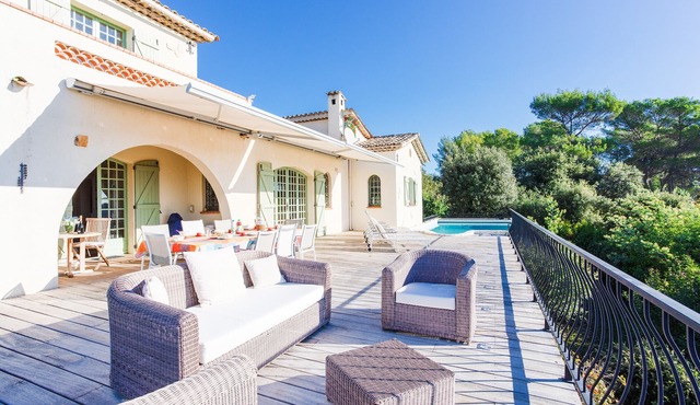 Villa Les Feuillets VI4250 by Riviera Holiday Hom