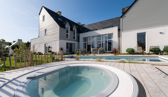 Villa "Les Palissades" with Outdoor Pool and Sauna