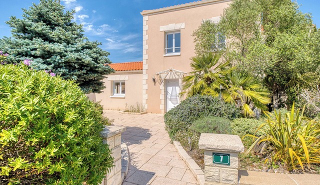Villa Les Hauts Du Lac : 15 pax, Pool, Spa, Pétanque & Lake