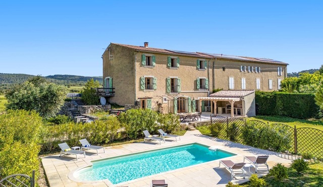 Villa Les Juliannes by Villa Plus