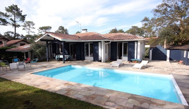 VILLA Les Loulous 4*(10-12 P), HEATED SWIMMING POOL, NEAR OCEAN AND HOSSEGOR LAKE