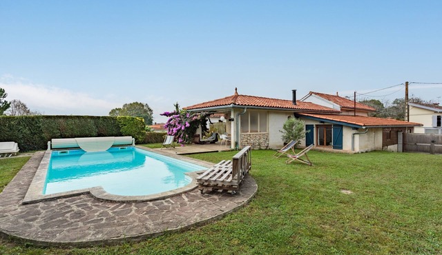 Villa Les Lys - Avec piscine et grand jardin