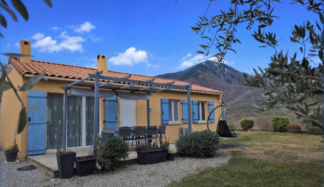 Villa les oliviers-mountain view with garden.