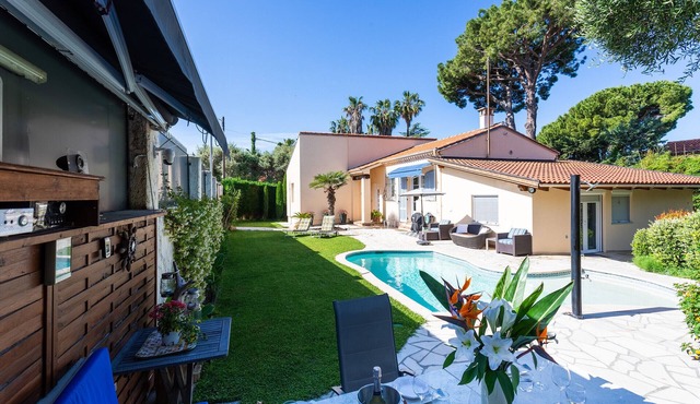 VILLA LES ONDES VI4120 by RIVIERA HOLIDAY HOMES