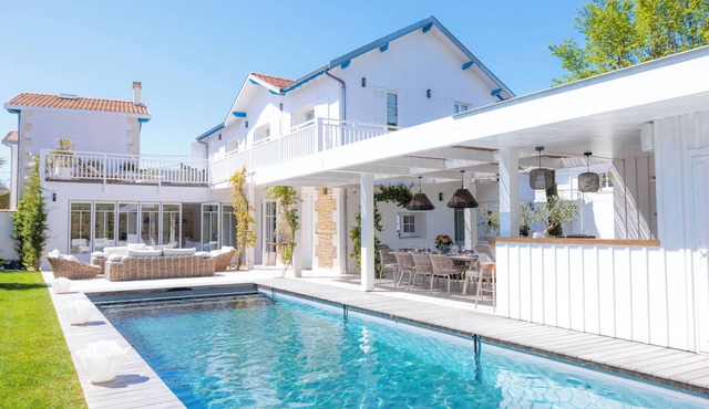 Villa Les Peupliers with private pool and sauna in Royan by the sea