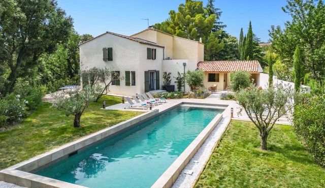 Villa Les Pins Ensoleilles by Villa Plus