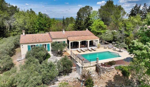 Villa les Restanques * Swimming pool & Petanque in Provence