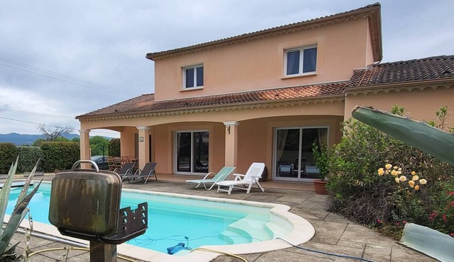 Villa Les Reynauds of 145 m2, 4 bedrooms for 5 to 6 people with its private swimming pool