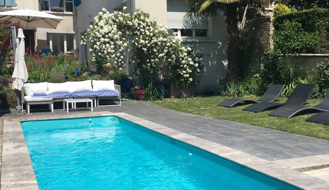 Villa Les Roses Bleues, 20 minutes from Paris by RER