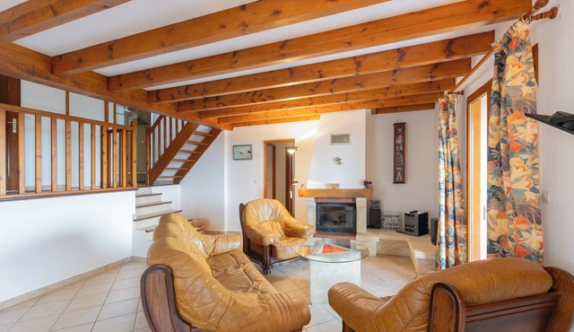 Villa 'Les Tamaris' with Mountain View, Private Terrace and Private Garden