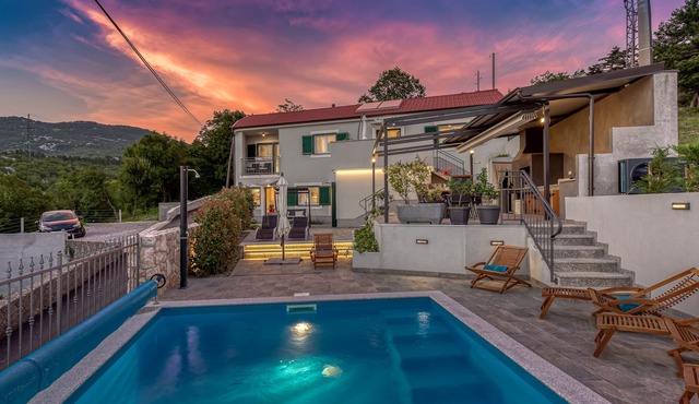 Villa LETA - Luxury villa in a green oasis, heated pool, fitness center and bbq