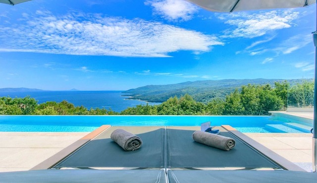 Villa Lifestyle - 4 bedrooms, private pool, sauna and jacuzzi by MyWaycation