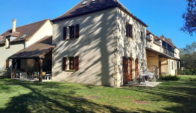 Villa Lilas, close to Brantome center, covered parking