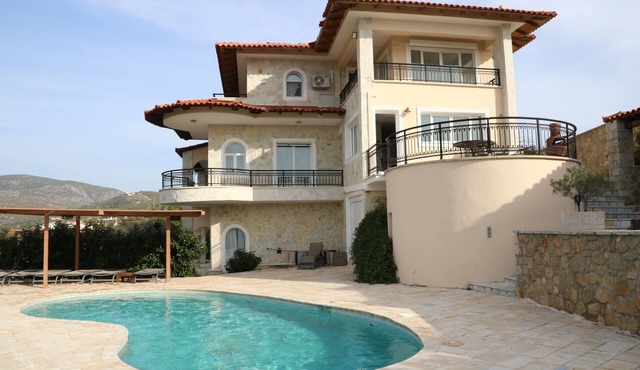 Villa LimninAn Oasis between Sea and Lake