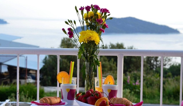 Villa Lina - Five Bedroom Villa with Terrace and Sea View
