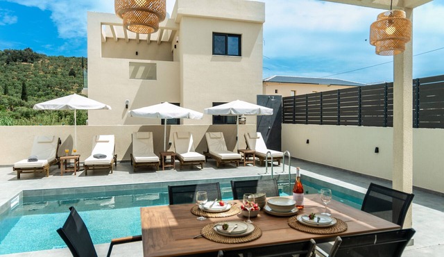 VILLA LINEA VERDE III with private pool