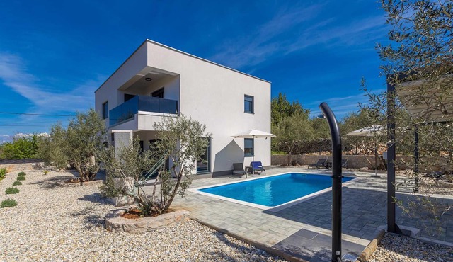 Villa LIO with private pool