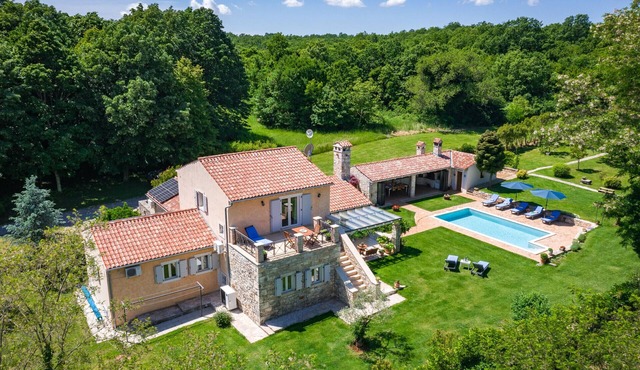 Villa Lipa for 8 persons near Pula with 41 m2 heated pool, beautiful garden, sauna & kids playground