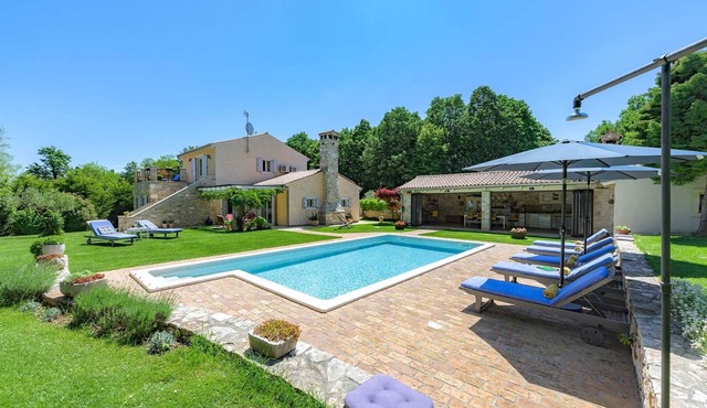 Villa Lipa with Heated Pool, Sauna & Wine Cellar