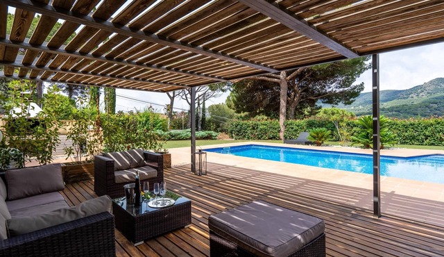 Villa Llum with Views, Pool 25 minutes from BCN