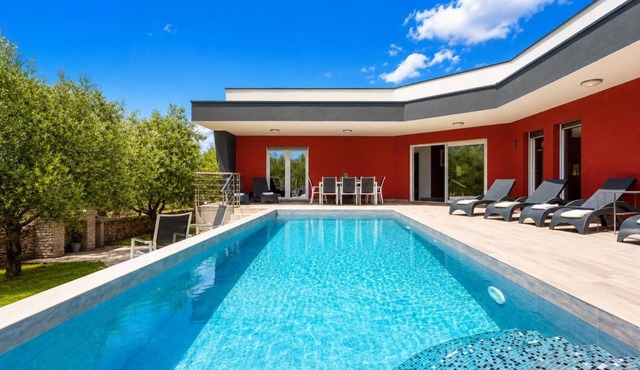Villa LM - Four Bedroom Villa, Sleeps 9