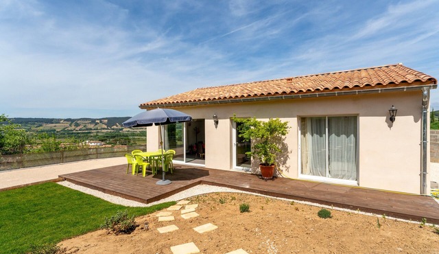 Villa “Lo Ginest” with Mountain View, Wi-Fi, and Air Conditioning