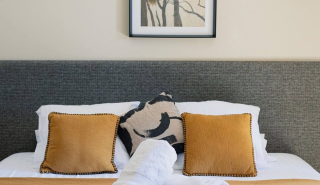 Villa located on a wine-growing estate with restaurant & gym.