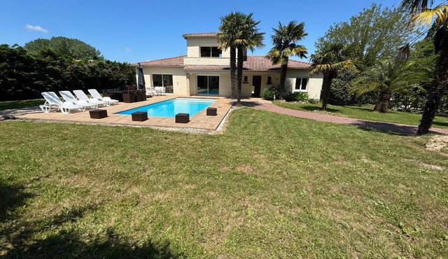 Villa located in St Augustin, near Royan, 5km from the Grande Côte beach.