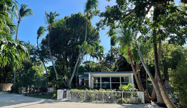 Villa located on the waternFree marina, and trailer parking.